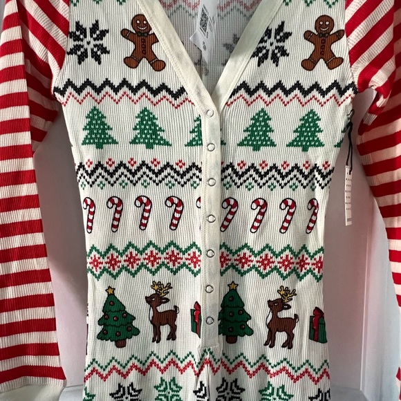 Christmas Print Pajama Jumpsuit - Picture 9 of 11